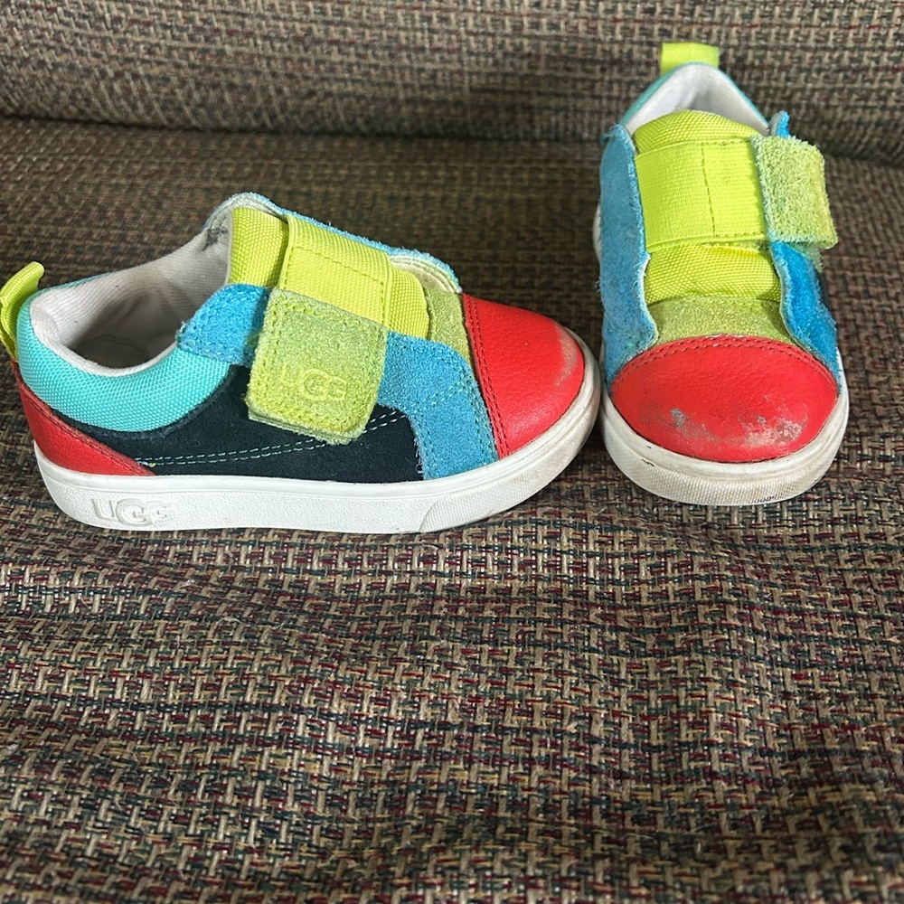Gently Worn Kid’s Ugg Shoes. Size 7